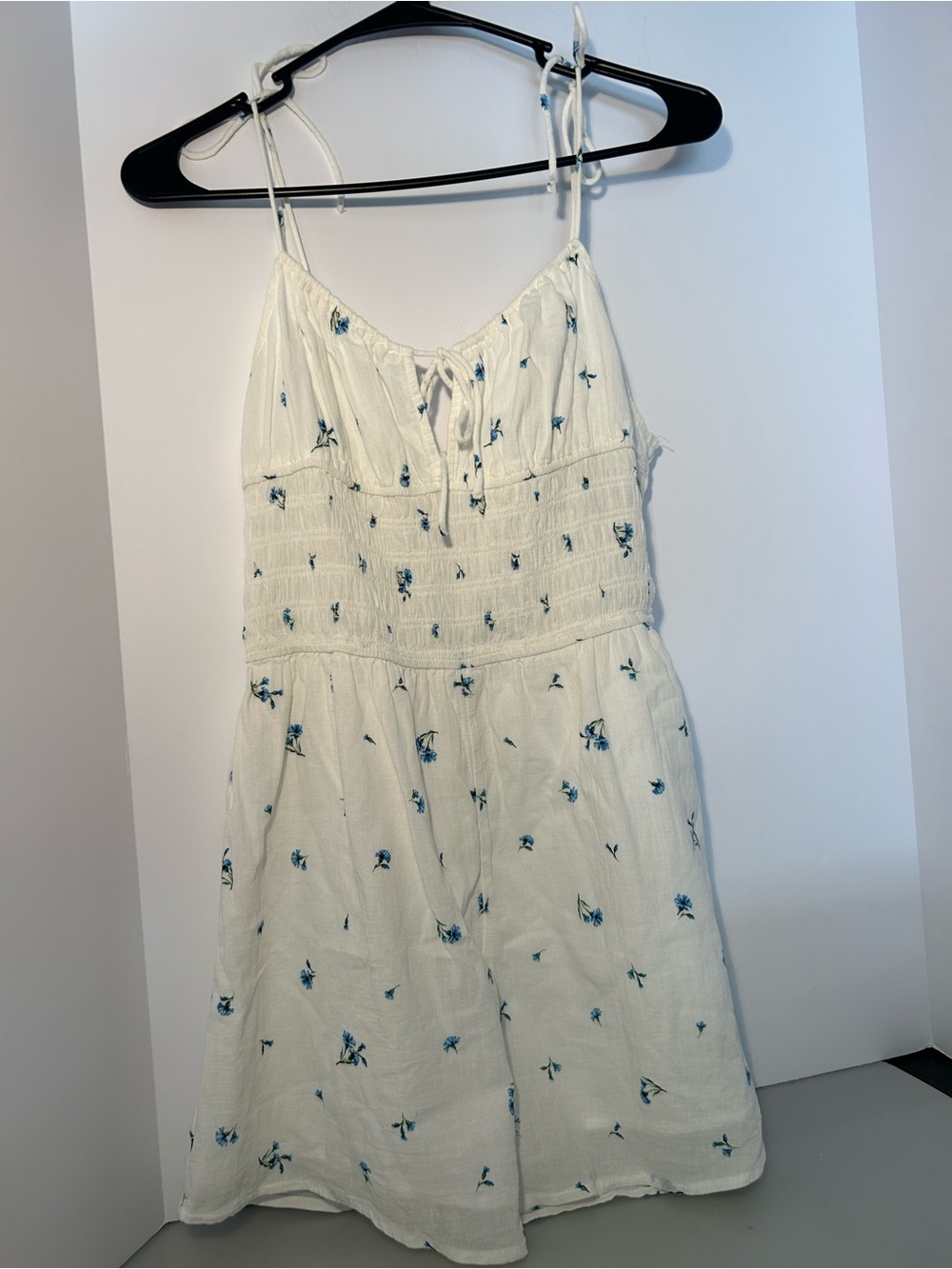 H&M women’s floral white romper size medium